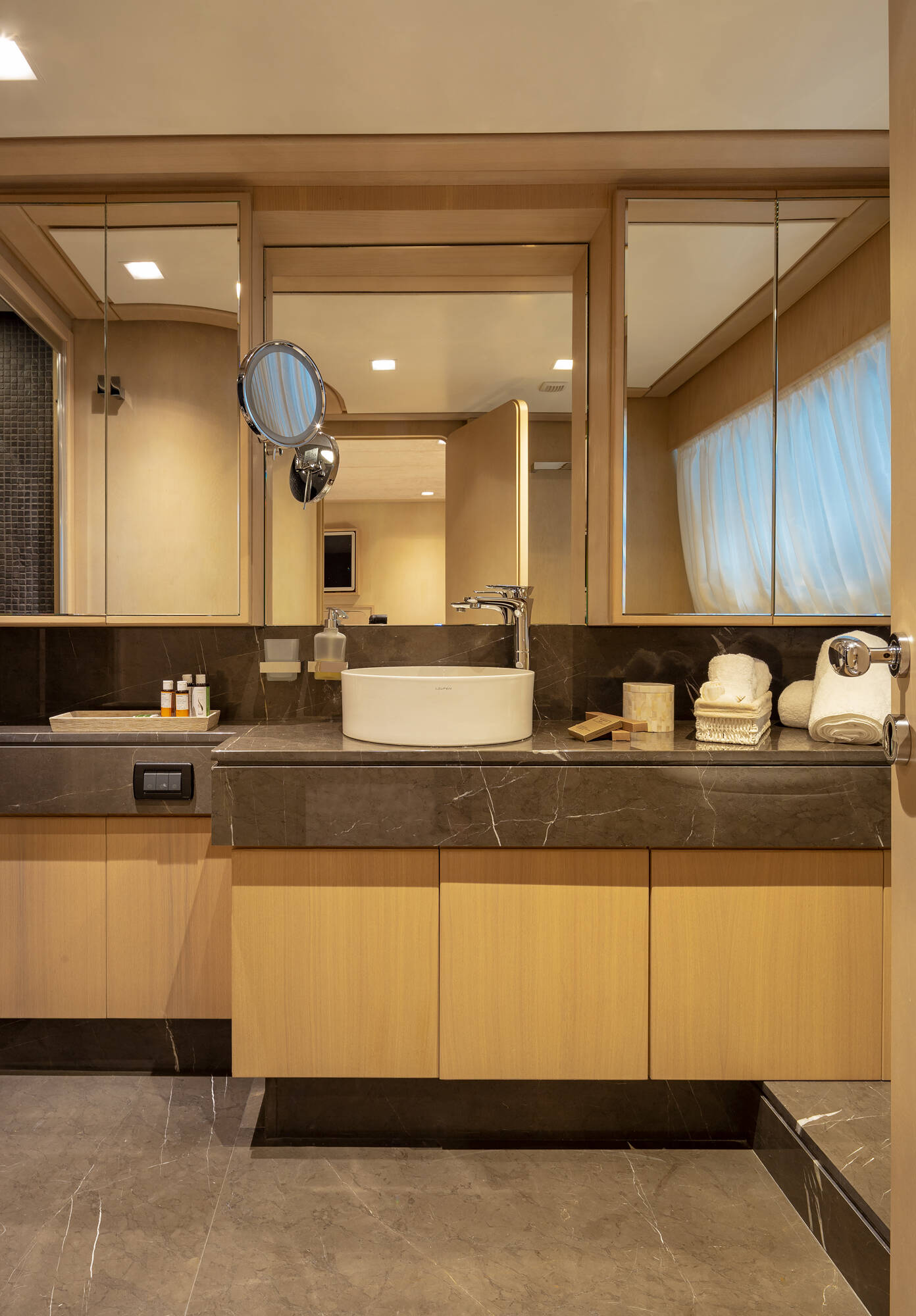 Motoryacht Admiral 101 Summer Fun