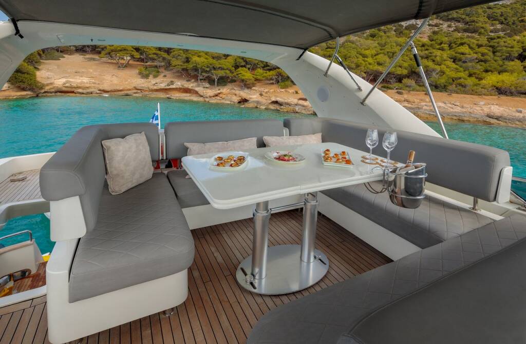 Luxury motor yacht Alalunga 78 Freedom