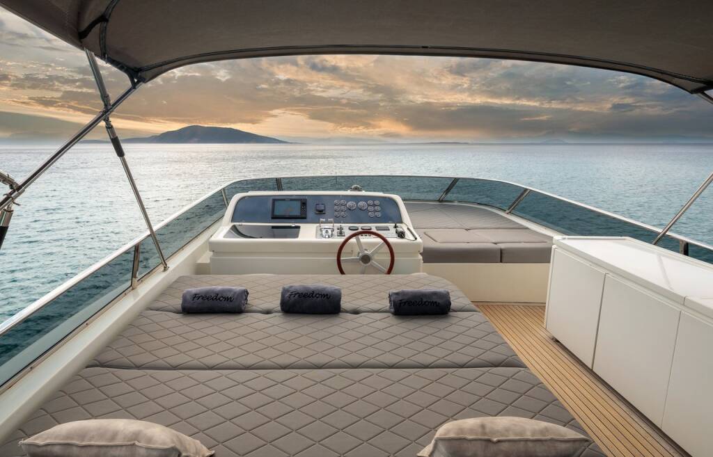 Luxury motor yacht Alalunga 78 Freedom