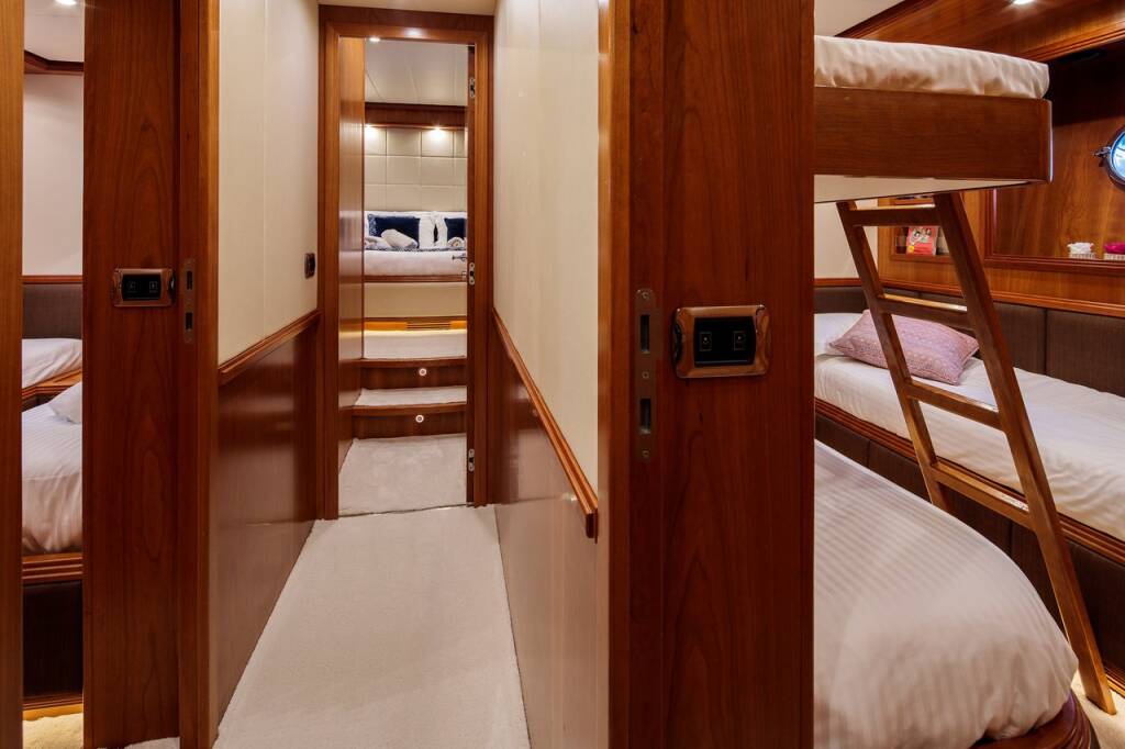 Luxury motor yacht Alalunga 78 Freedom