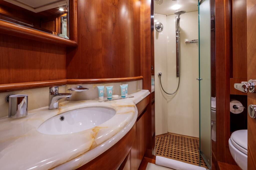 Luxury motor yacht Alalunga 78 Freedom