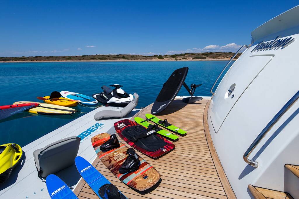 Luxury motor yacht Alalunga 78 Freedom