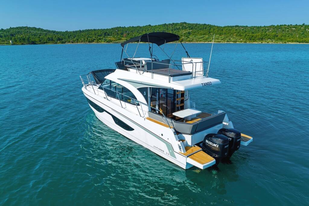 Motor boat Antares 11 Tango