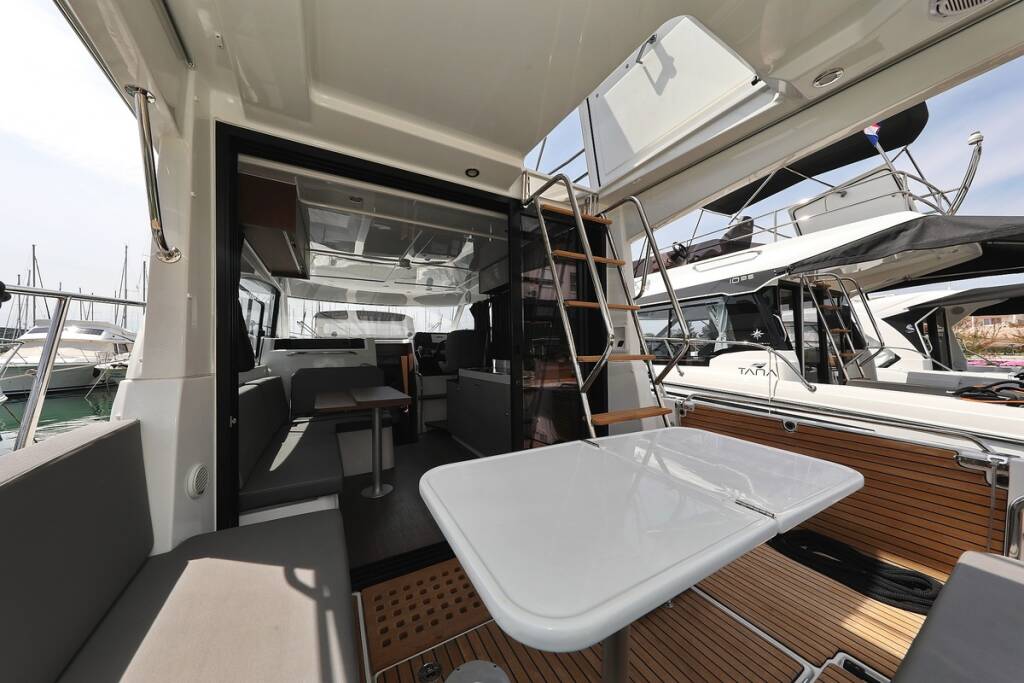 Motor boat Antares 11 Tango