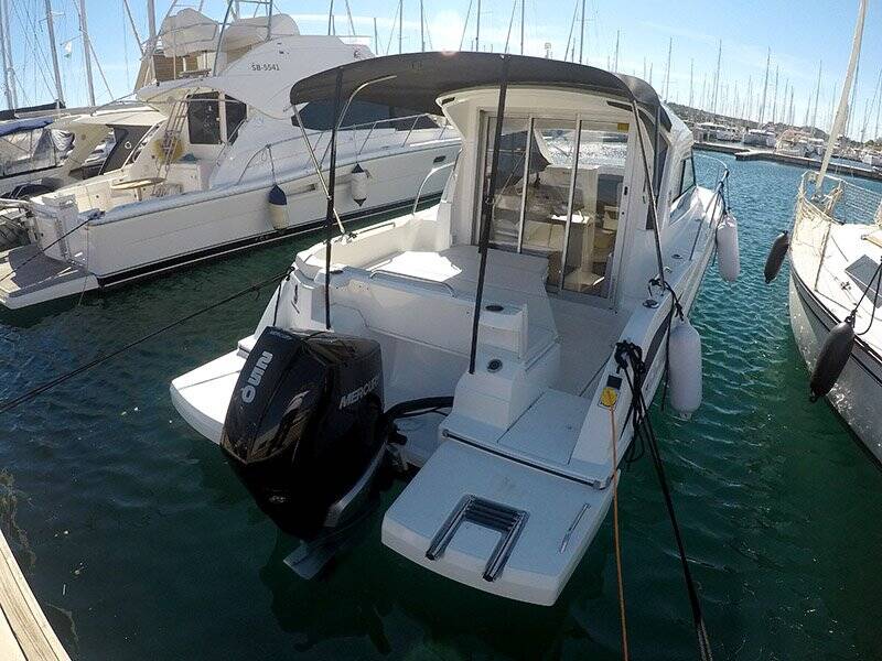 Motor boat Antares 8 OB Lovre