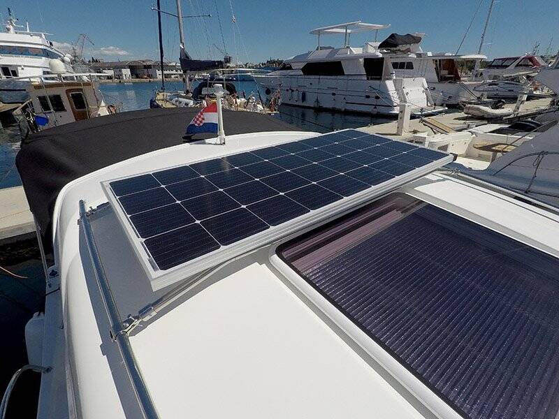 Motor boat Antares 8 OB Lovre