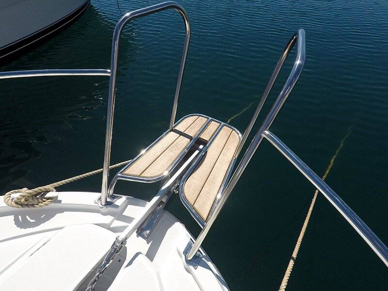 Motor boat Antares 8 OB Lovre