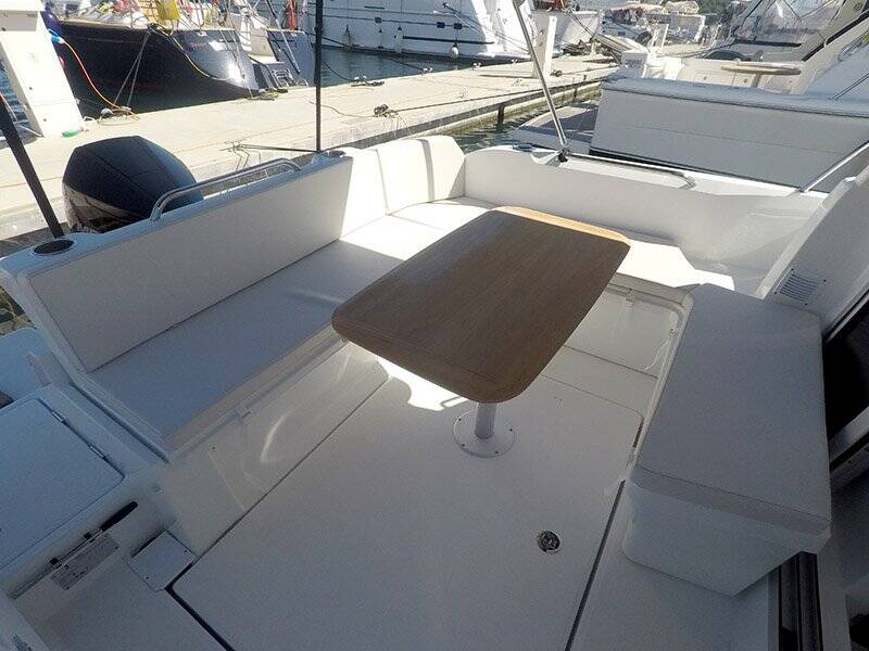 Motor boat Antares 8 OB Lovre