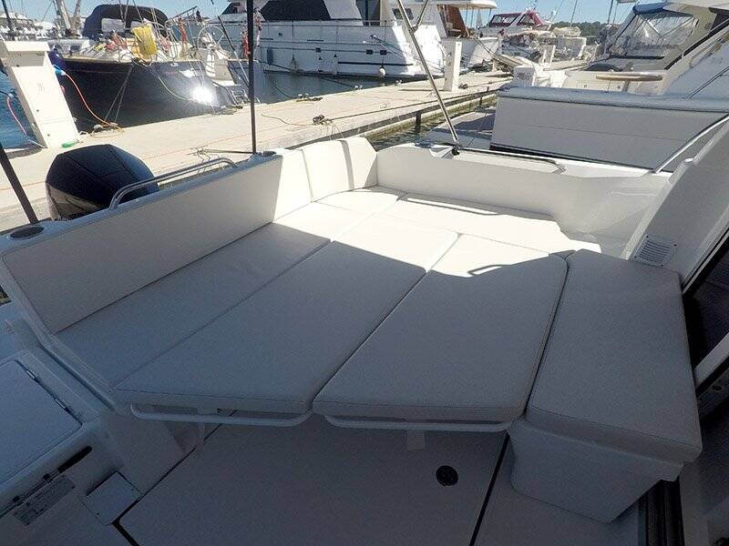 Motor boat Antares 8 OB Lovre
