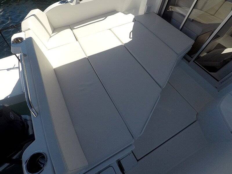 Motor boat Antares 8 OB Lovre