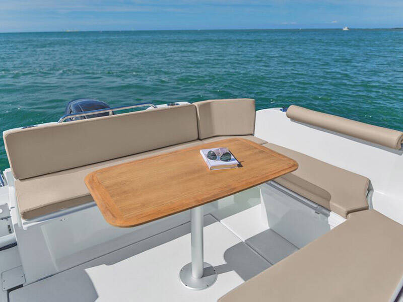 Motor boat Antares 8 OB Lovre