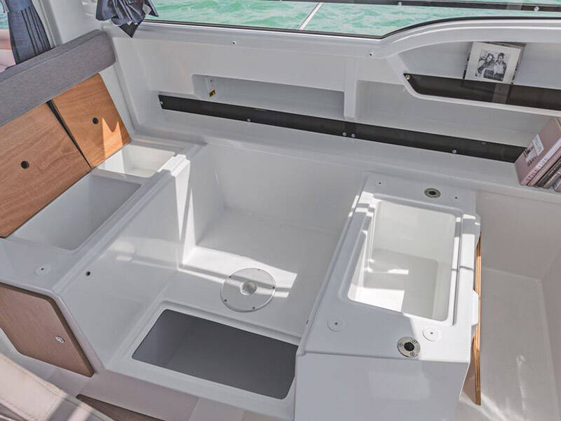 Motor boat Antares 8 OB Lovre