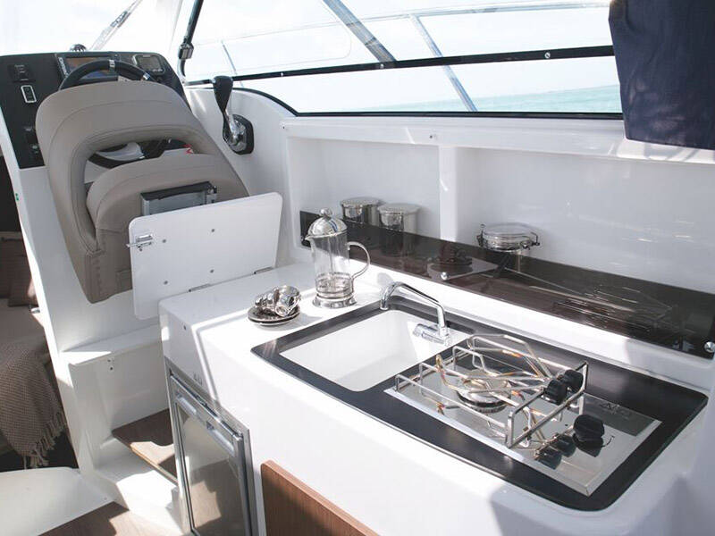 Motor boat Antares 8 OB Lovre