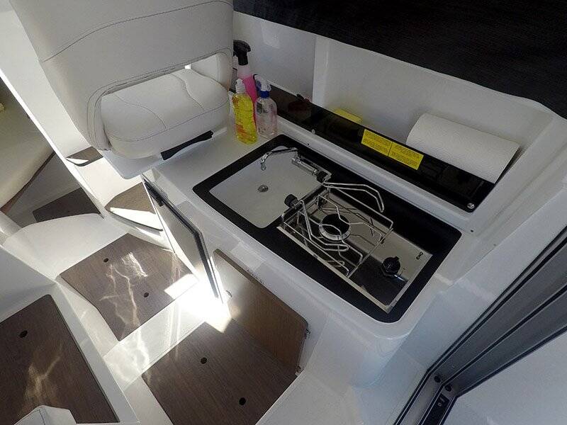 Motor boat Antares 8 OB Lovre
