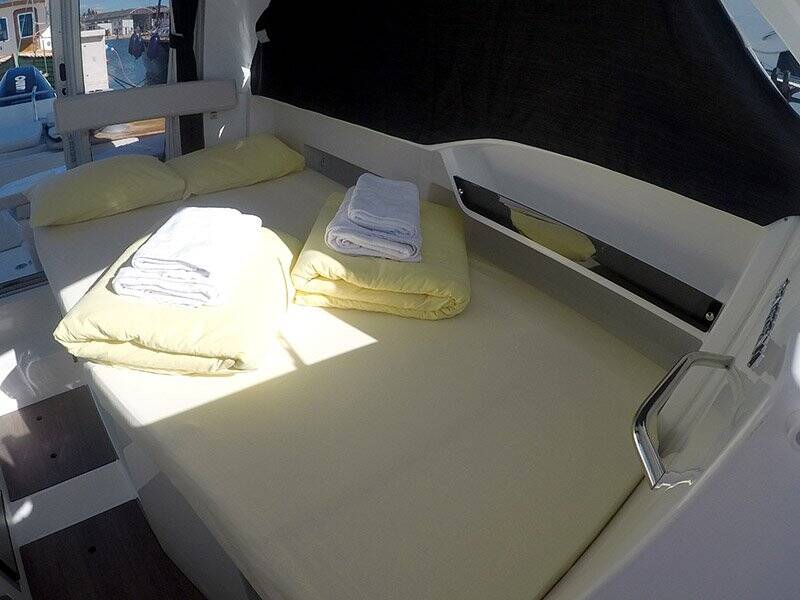 Motor boat Antares 8 OB Lovre