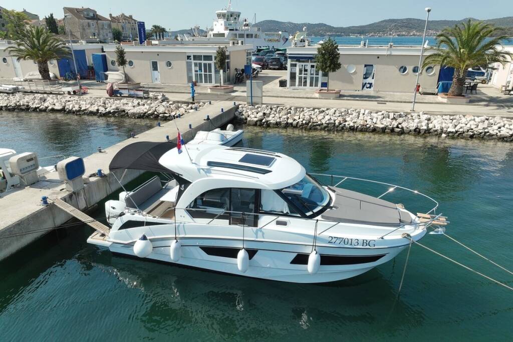 Motorboot Antares 9 OB Freeya