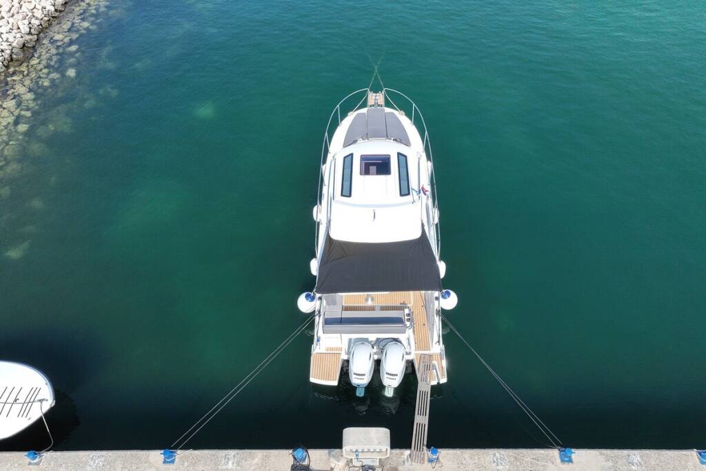 Motorboot Antares 9 OB Freeya