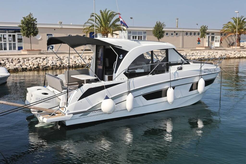 Motorboot Antares 9 OB Freeya