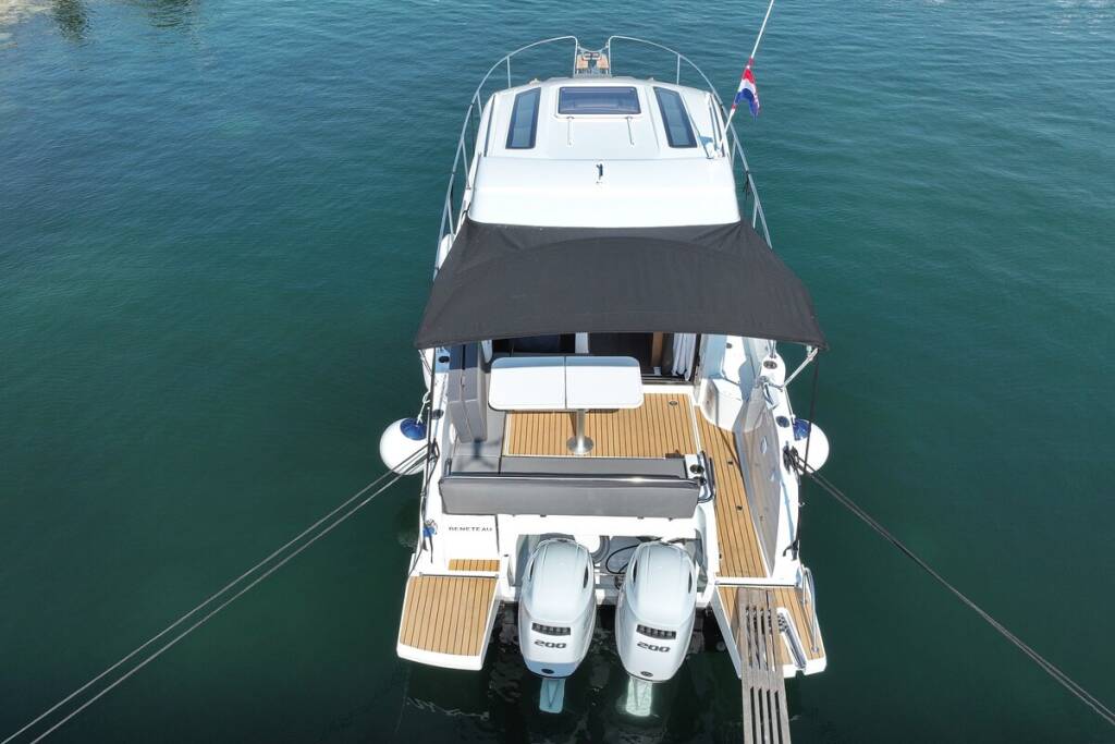 Motorboot Antares 9 OB Freeya