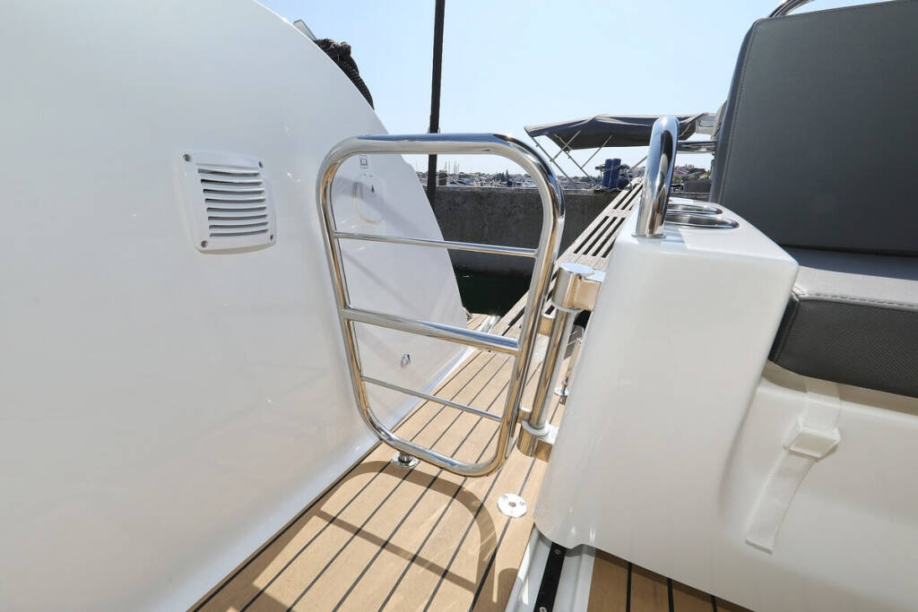 Motorboot Antares 9 OB Freeya