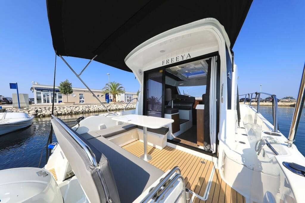 Motorboot Antares 9 OB Freeya