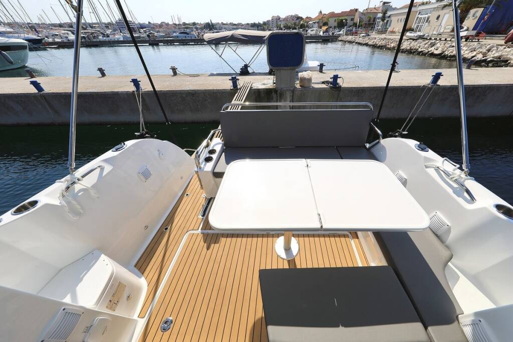 Motorboot Antares 9 OB Freeya