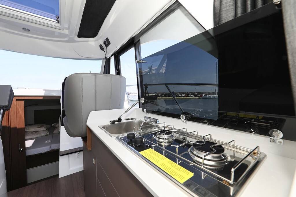 Motorboot Antares 9 OB Freeya