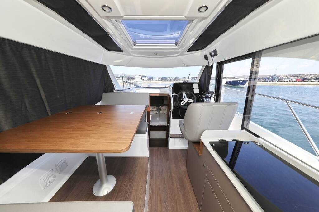 Motorboot Antares 9 OB Freeya