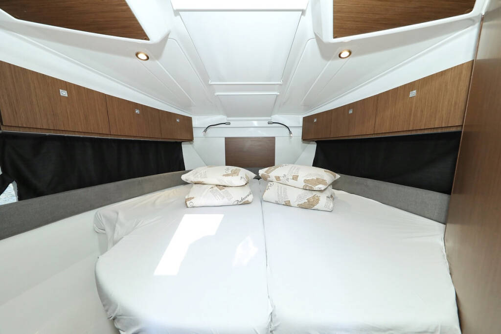 Motorboot Antares 9 OB Freeya