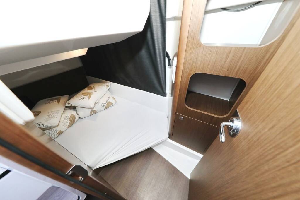 Motorboot Antares 9 OB Freeya
