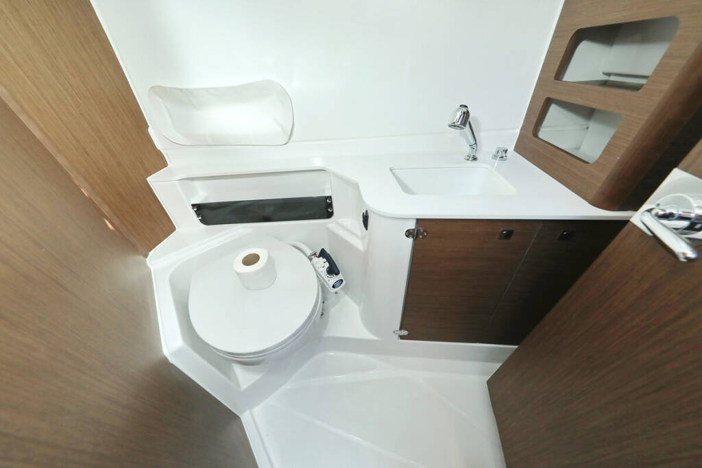 Motorboot Antares 9 OB Freeya
