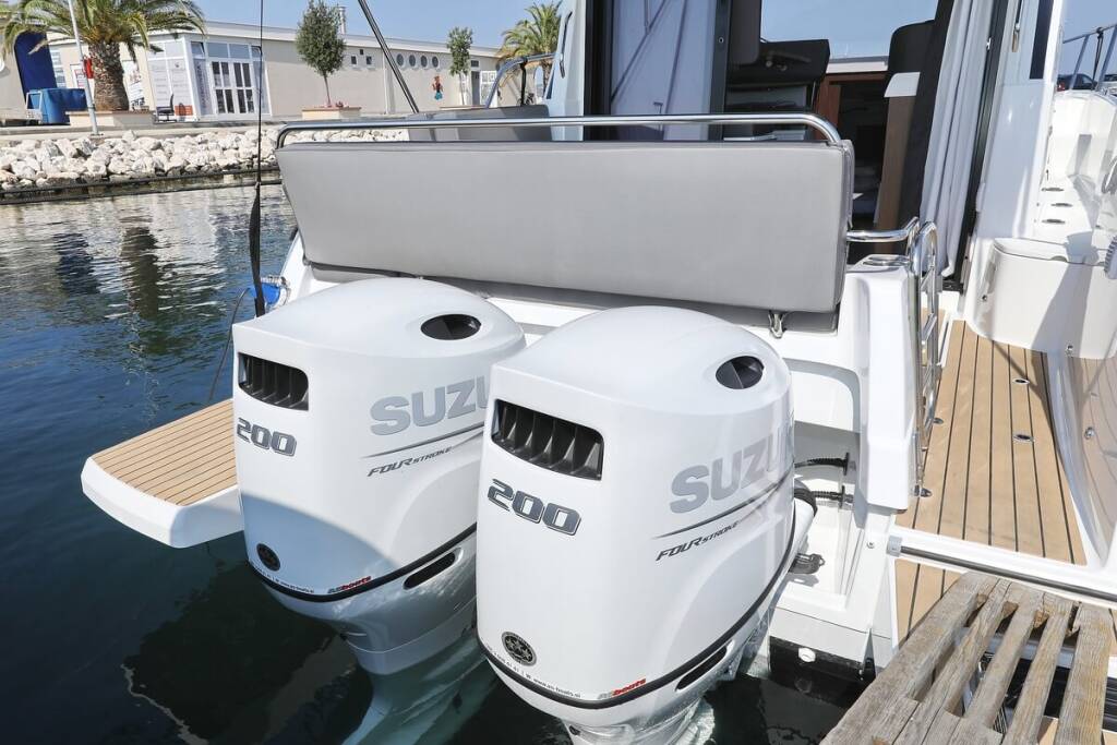 Motorboot Antares 9 OB Freeya