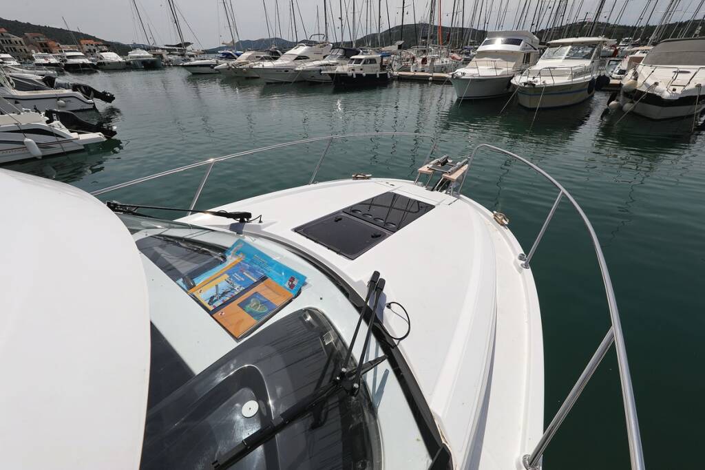 Motor boat Antares 9 OB Aurora
