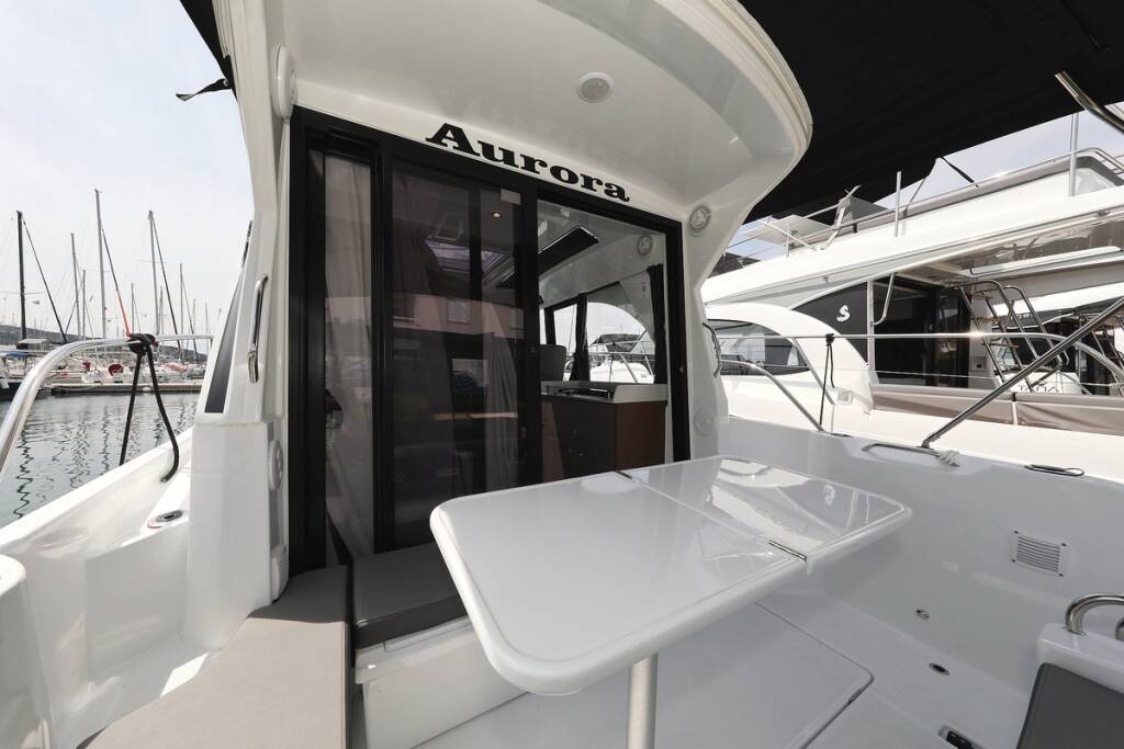 Motor boat Antares 9 OB Aurora