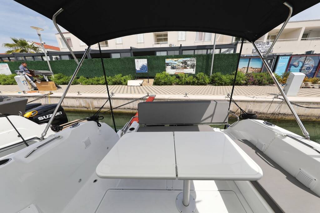 Motor boat Antares 9 OB Aurora