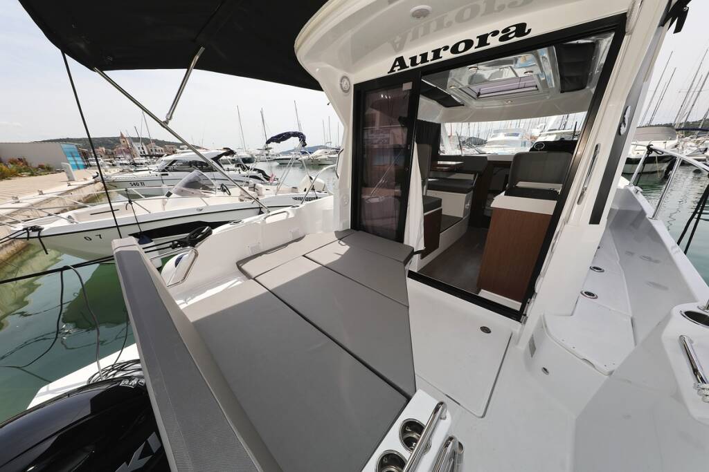 Motor boat Antares 9 OB Aurora