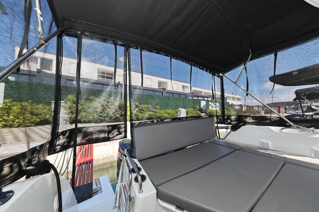 Motor boat Antares 9 OB Aurora