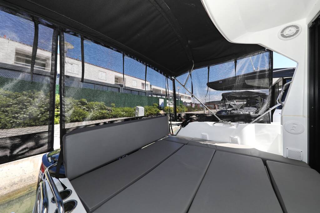 Motor boat Antares 9 OB Aurora