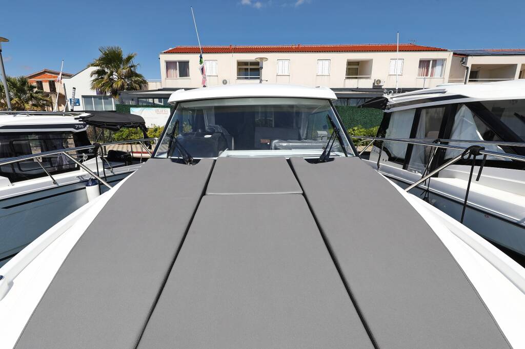 Motor boat Antares 9 OB Aurora