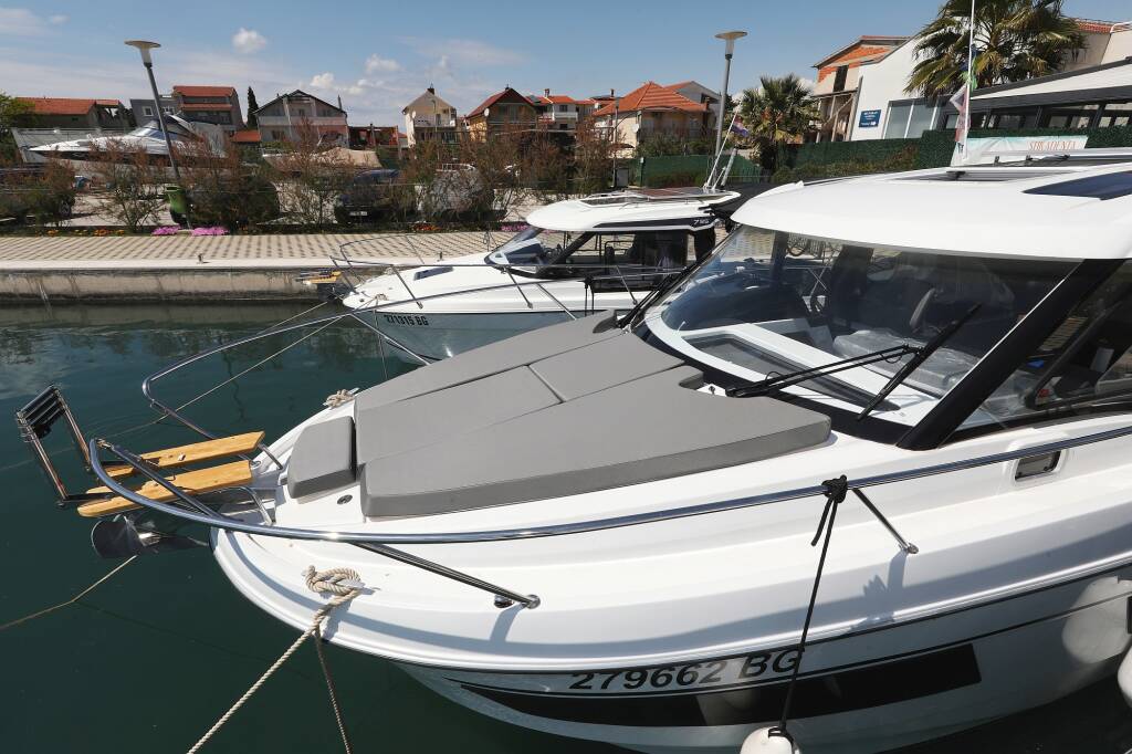Motor boat Antares 9 OB Aurora