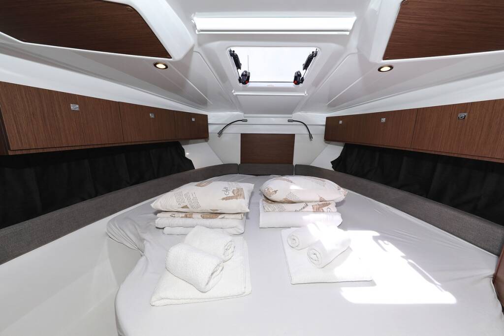 Motor boat Antares 9 OB Aurora