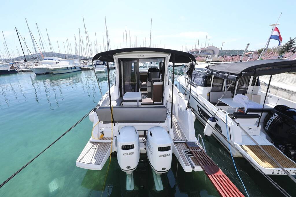 Motor boat Antares 9 OB Lolo