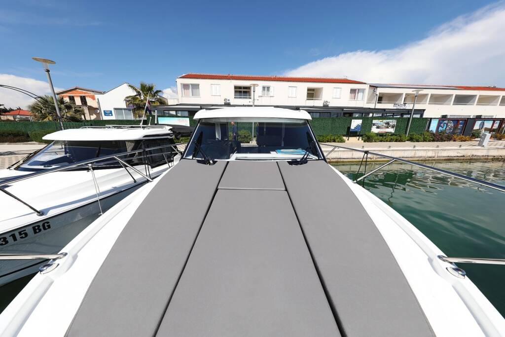 Motor boat Antares 9 OB Lolo