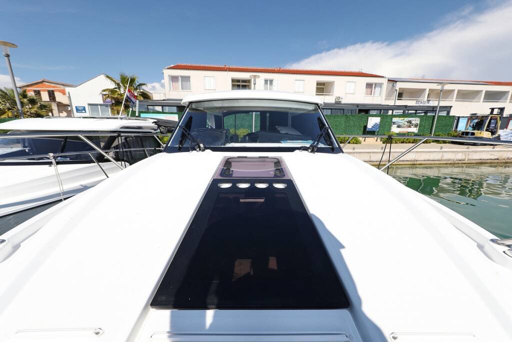Motor boat Antares 9 OB Lolo