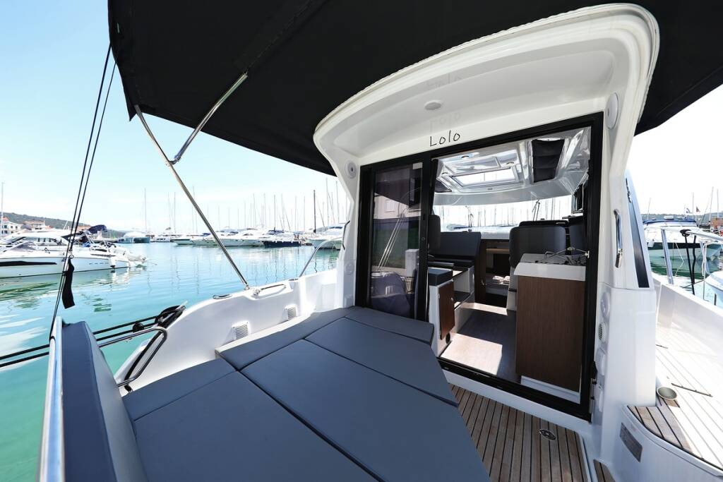 Motor boat Antares 9 OB Lolo