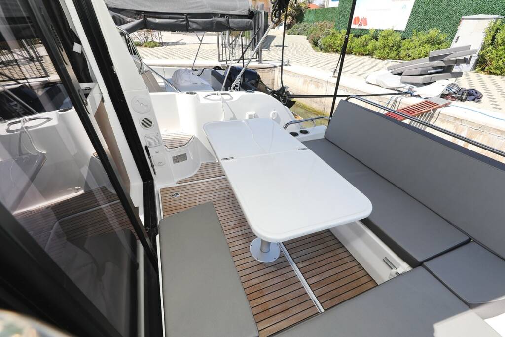 Motor boat Antares 9 OB Lolo