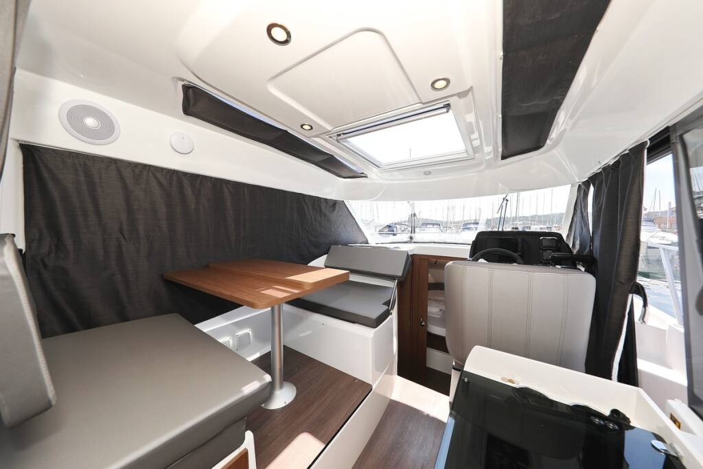 Motor boat Antares 9 OB Lolo