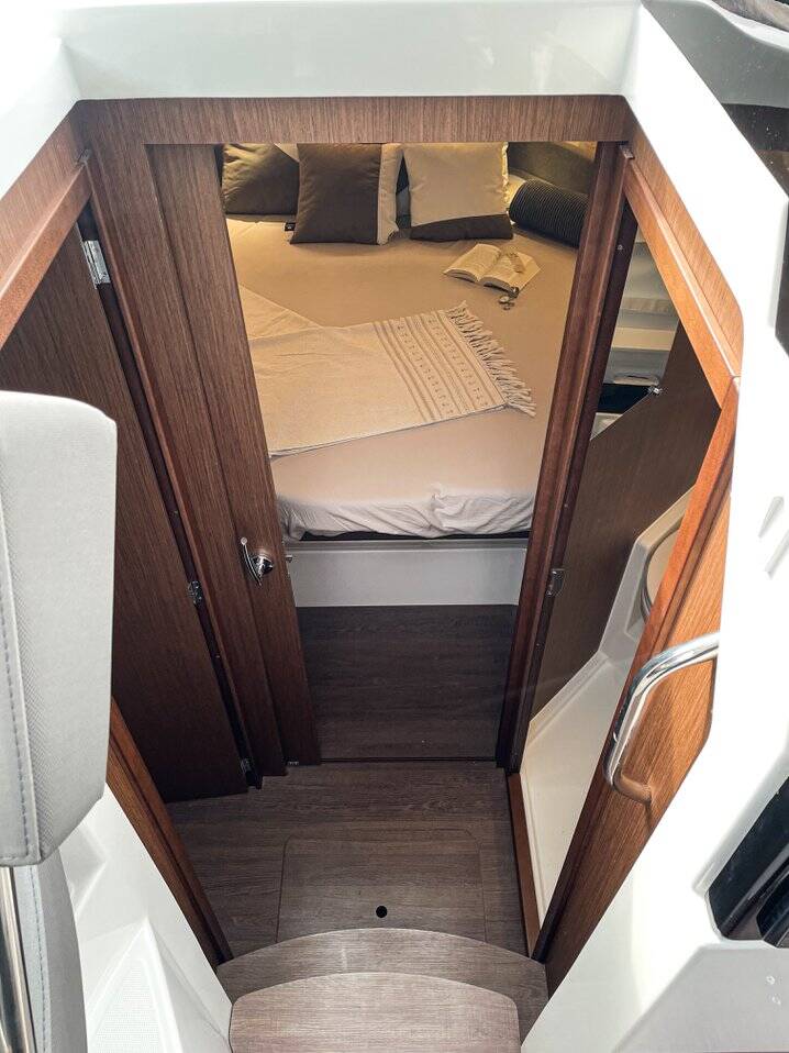 Motor boat Antares 9 OB Arya