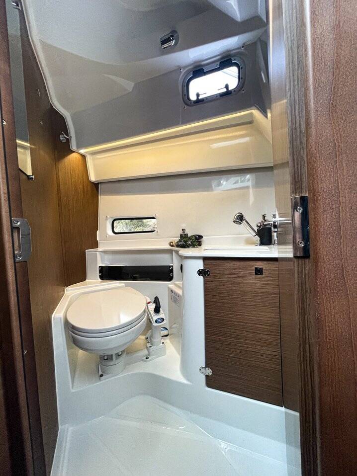 Motor boat Antares 9 OB Arya
