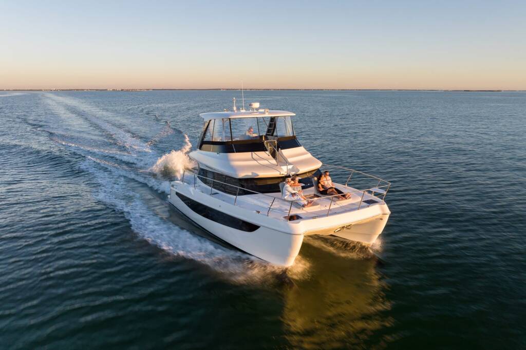 Power catamaran Aquila 42 Seaduction